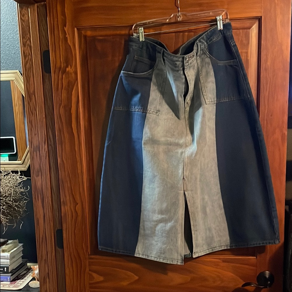 Chic Two-Tone Denim Skirt